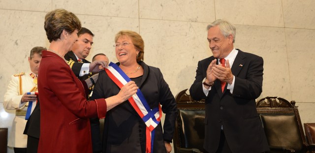 Isabel Allende swears in Michelet Bachelet as outgoing president Sebastián Piñera looks on.