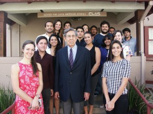 Cuauhtémoc Cárdenas with Mexican students studying at UC Berkeley