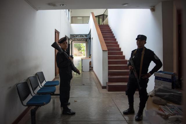Police maintain control of Confidencial and Esta Semana facilities. December 15, 2018.