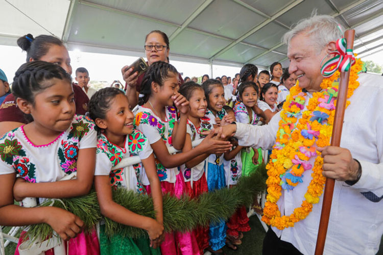 Andrés Manuel López Obrador shakes hands with children at an event on March 15, 2020. (Photo from AMLO/Twitter.)