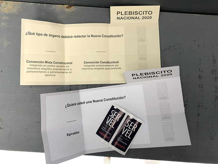 The two parts of the ballot for the Chilean constitutional plebiscite: first, whether there should be a new constitution and, if so, what form the process should take.