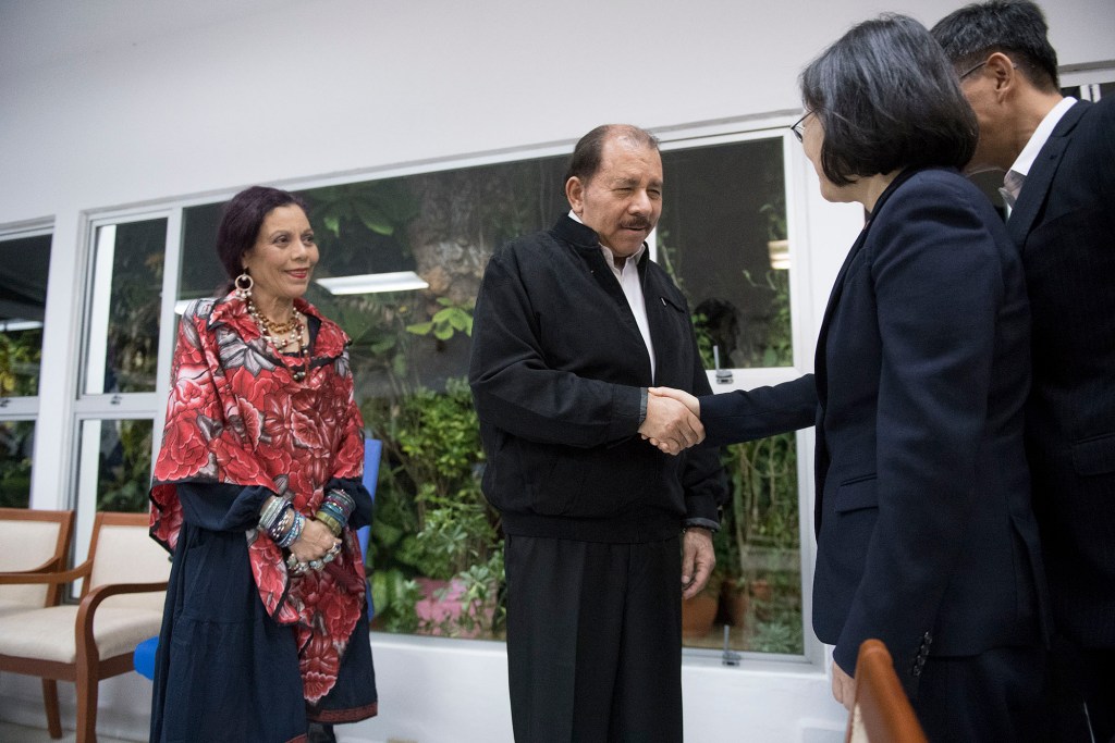 Daniel Ortega (center), President of Nicaragua, and his wife Rosario Murillo (left), the Vice President, greet the President of Taiwan Tsai Ing-wen and her escort in Managua, Nicaragua in 2017. (Photo courtesy of the Office of the President, Republic of China (Taiwan).