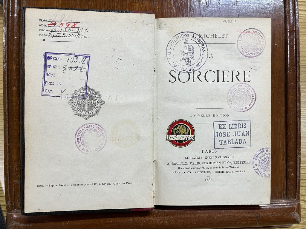 The image shows the book's title page with a book stamp marking it as Tablada's property.