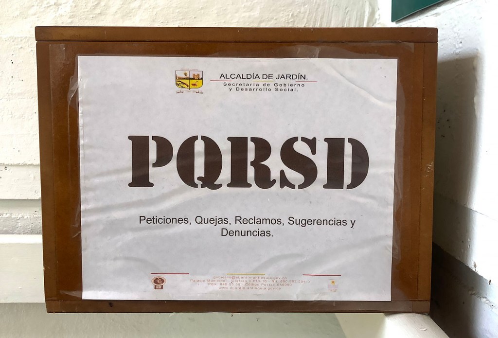 A small dropbox for requests for Colombian government documents (PQRSDs).